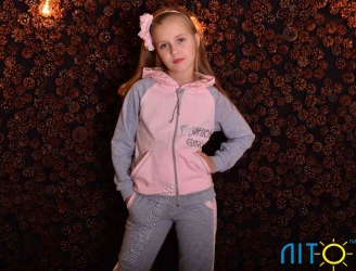 Спортивний костюм - Модна дівчина