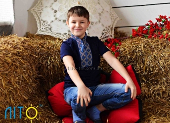 Футболка вышитая темно синяя