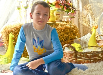 Реглан с тризубом серый